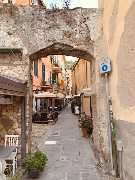 Historic Downtown Home By The Sea With King Bed Monterosso al Mare Apartament