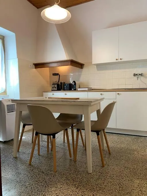 Historic Downtown Home By The Sea With King Bed Monterosso al Mare Apartment